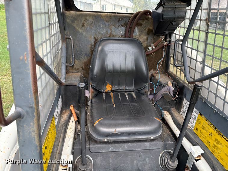 image for item EA0427 1989 Bobcat 843 skid steer loader