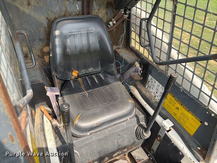 image for item EA0427 1989 Bobcat 843 skid steer loader
