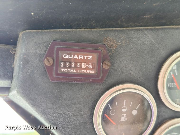 image for item EA0427 1989 Bobcat 843 skid steer loader