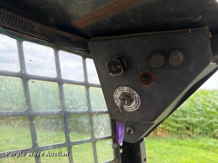 image for item EA0427 1989 Bobcat 843 skid steer loader