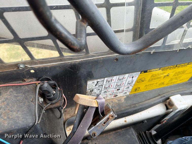 image for item EA0427 1989 Bobcat 843 skid steer loader