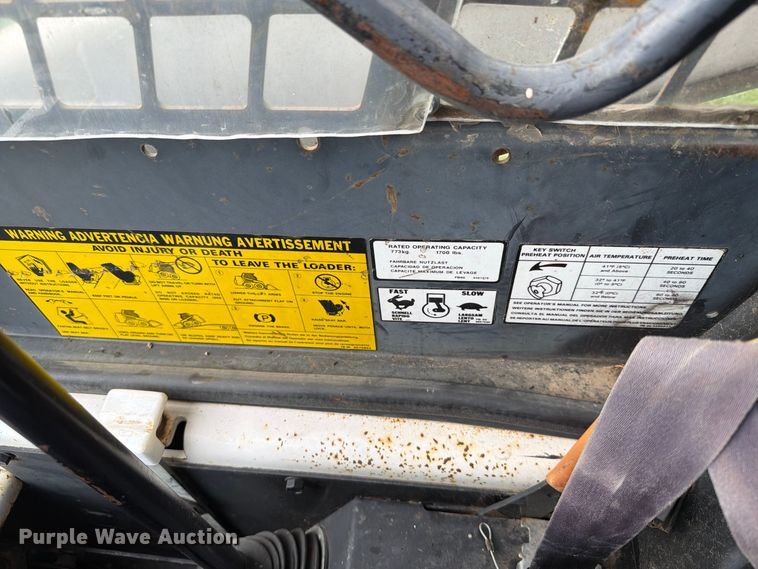 image for item EA0427 1989 Bobcat 843 skid steer loader