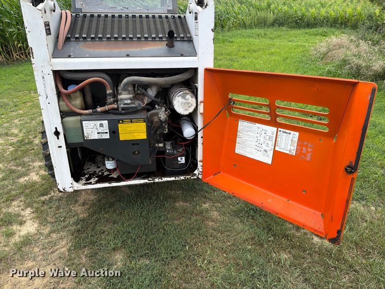 image for item EA0427 1989 Bobcat 843 skid steer loader