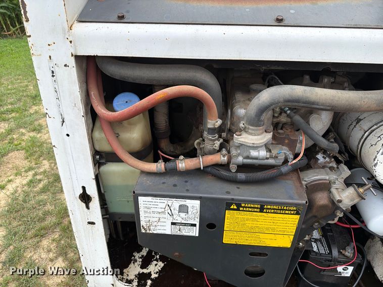 image for item EA0427 1989 Bobcat 843 skid steer loader