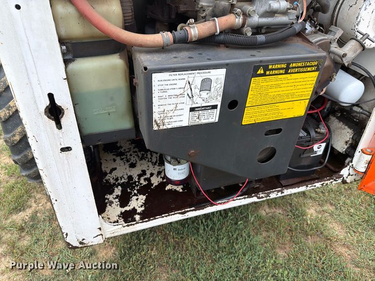 image for item EA0427 1989 Bobcat 843 skid steer loader