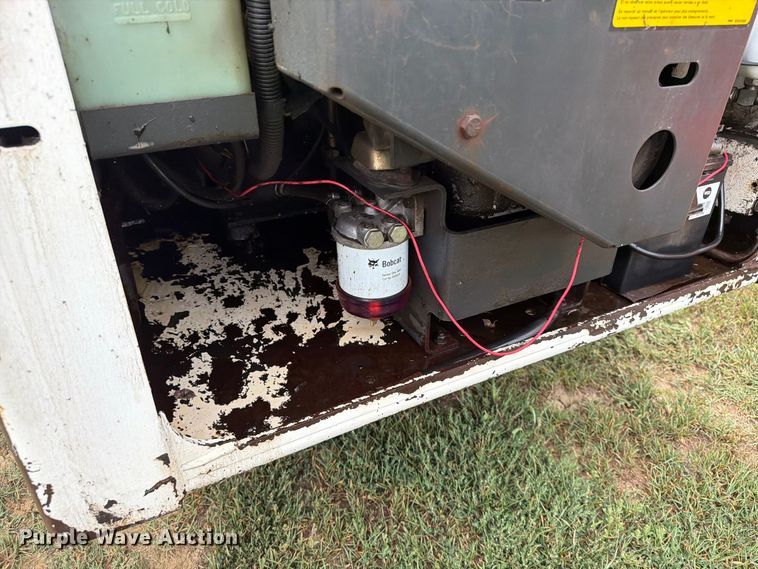 image for item EA0427 1989 Bobcat 843 skid steer loader