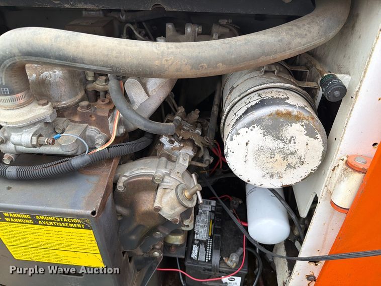 image for item EA0427 1989 Bobcat 843 skid steer loader