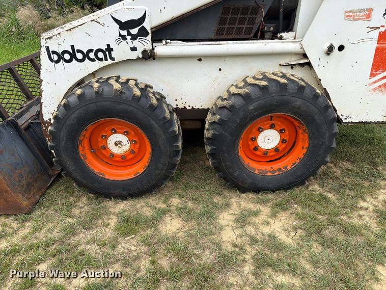 image for item EA0427 1989 Bobcat 843 skid steer loader