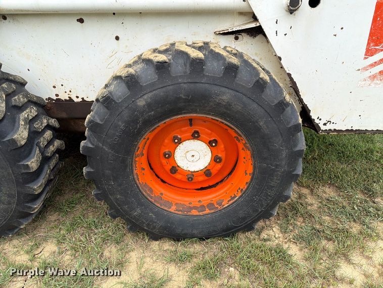 image for item EA0427 1989 Bobcat 843 skid steer loader