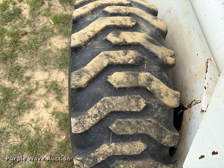 image for item EA0427 1989 Bobcat 843 skid steer loader