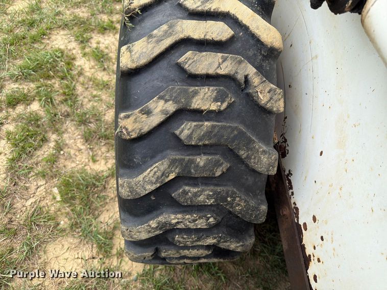 image for item EA0427 1989 Bobcat 843 skid steer loader