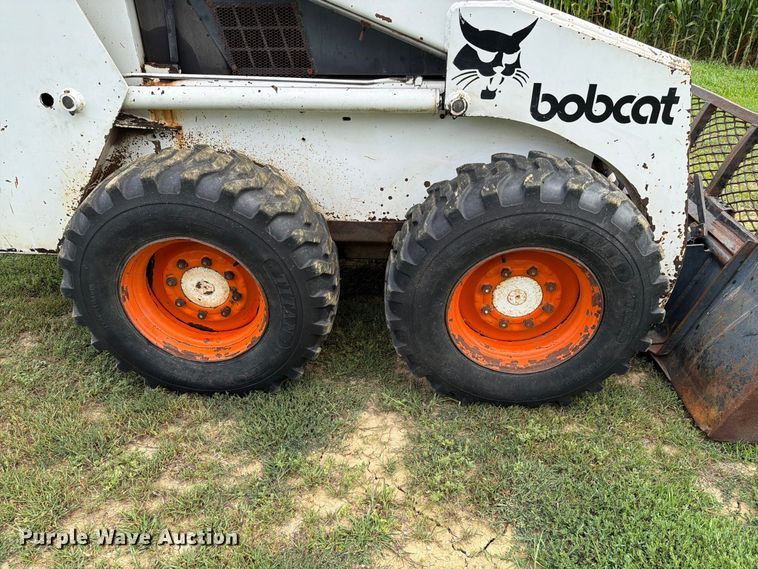 image for item EA0427 1989 Bobcat 843 skid steer loader