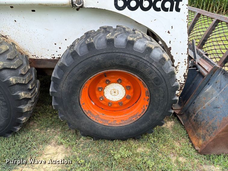 image for item EA0427 1989 Bobcat 843 skid steer loader