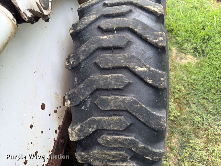 image for item EA0427 1989 Bobcat 843 skid steer loader