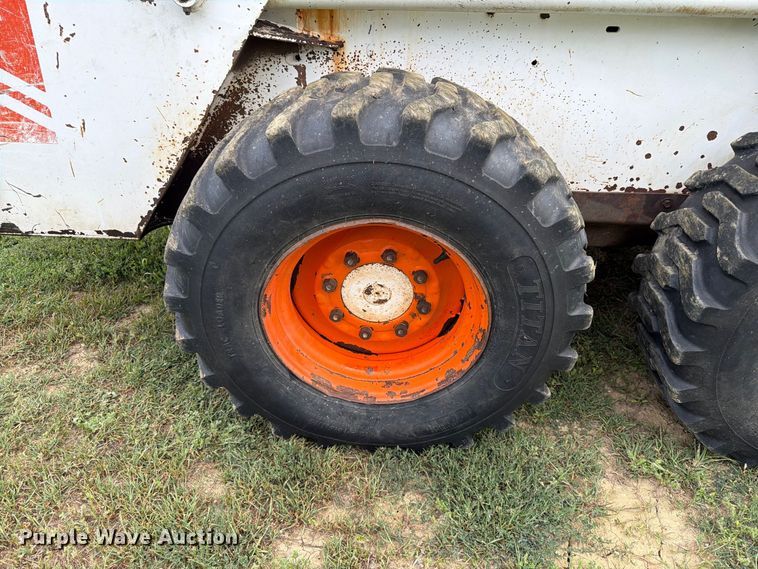 image for item EA0427 1989 Bobcat 843 skid steer loader