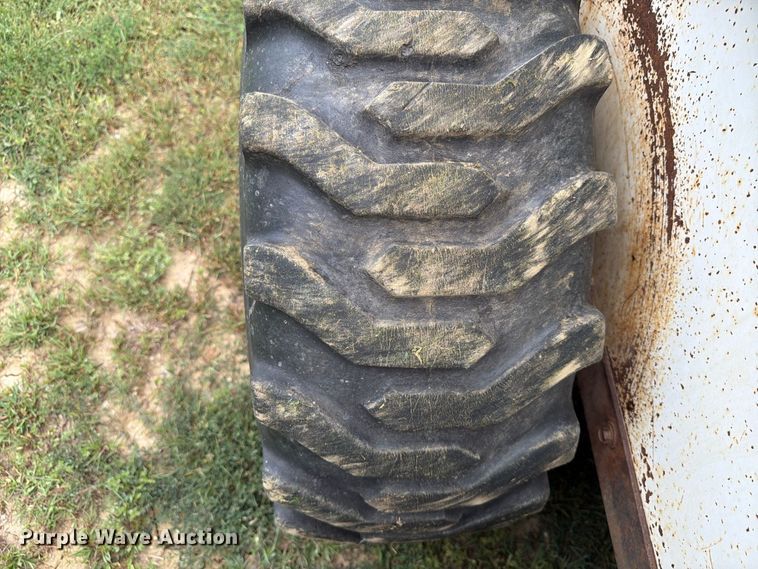 image for item EA0427 1989 Bobcat 843 skid steer loader