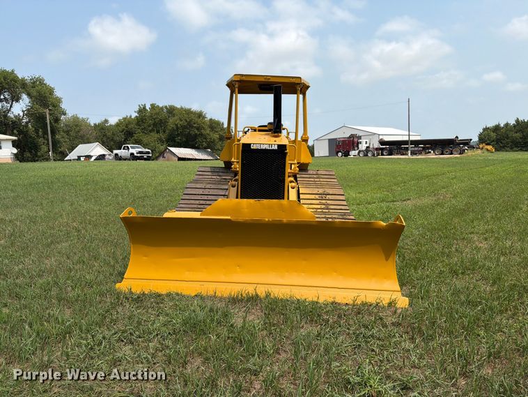 image for item EA0432 1991 Caterpillar D4H dozer