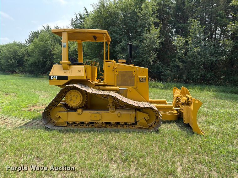 image for item EA0432 1991 Caterpillar D4H dozer