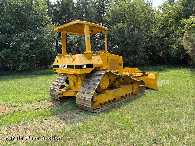 image for item EA0432 1991 Caterpillar D4H dozer