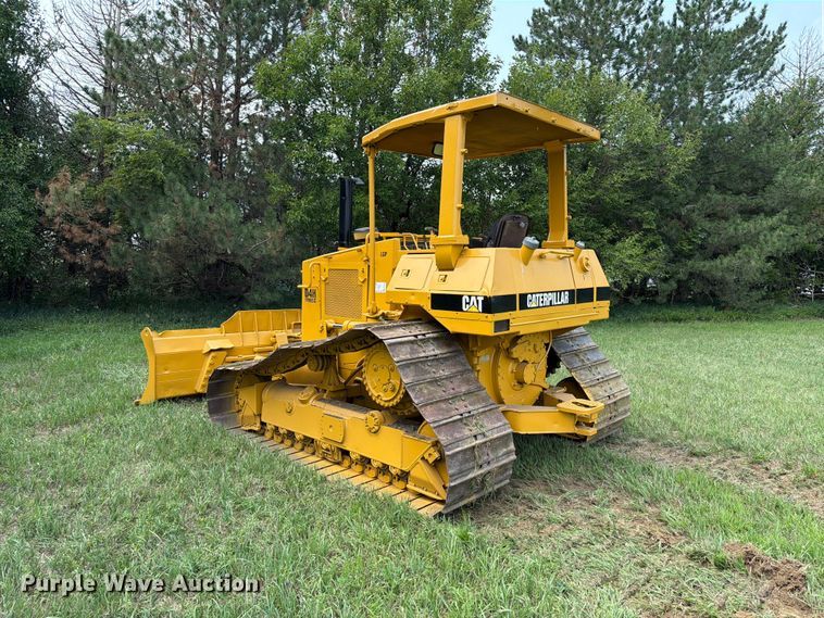 image for item EA0432 1991 Caterpillar D4H dozer