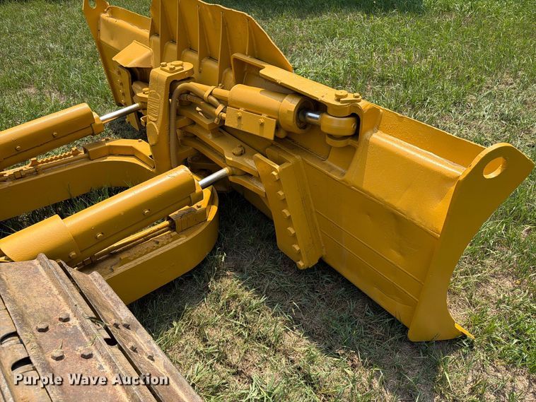 image for item EA0432 1991 Caterpillar D4H dozer