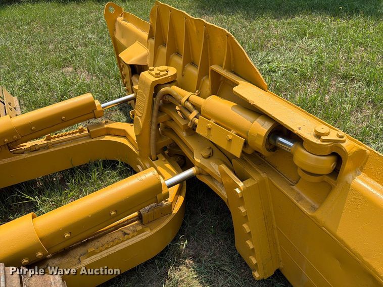image for item EA0432 1991 Caterpillar D4H dozer