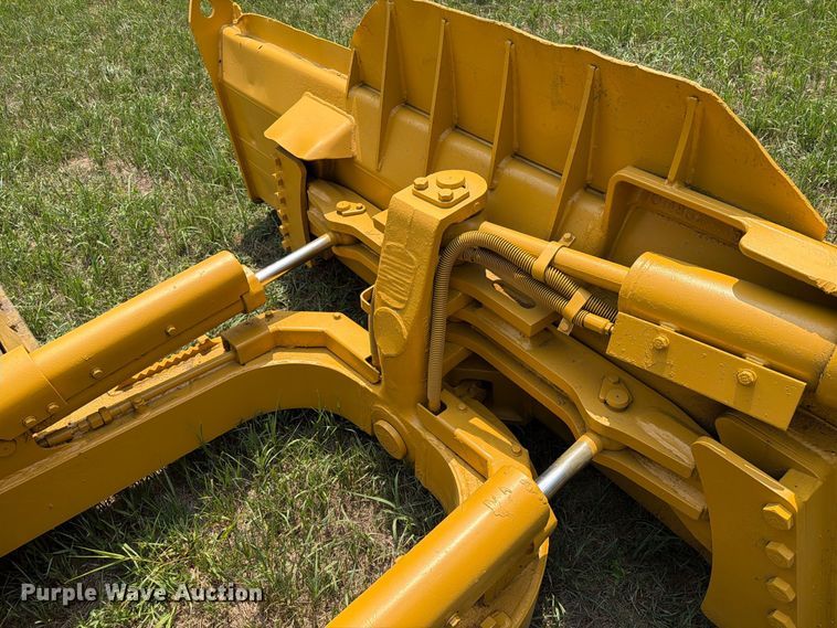 image for item EA0432 1991 Caterpillar D4H dozer