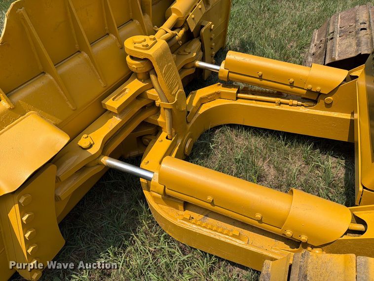image for item EA0432 1991 Caterpillar D4H dozer