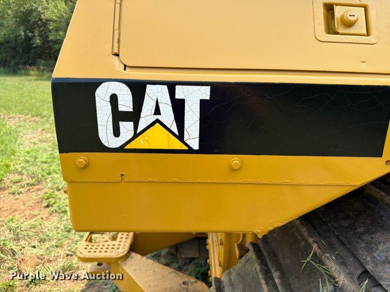 image for item EA0432 1991 Caterpillar D4H dozer