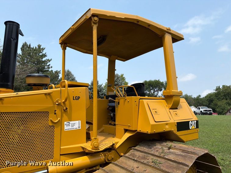 image for item EA0432 1991 Caterpillar D4H dozer