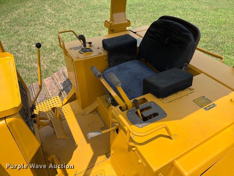 image for item EA0432 1991 Caterpillar D4H dozer