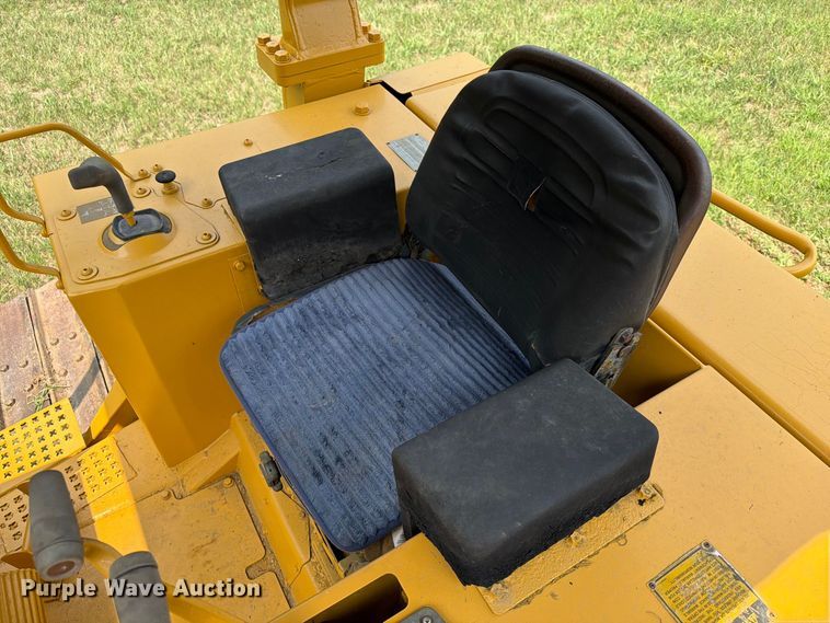 image for item EA0432 1991 Caterpillar D4H dozer