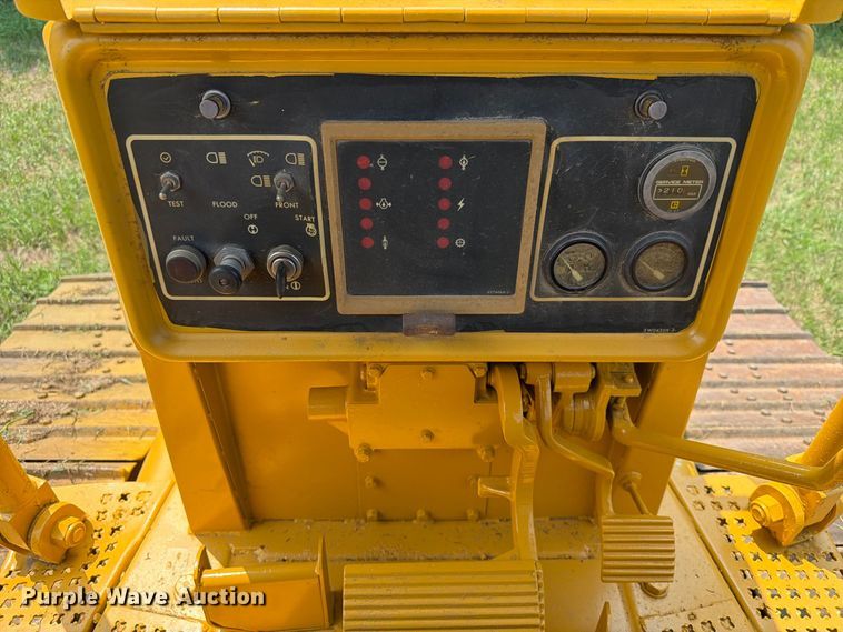 image for item EA0432 1991 Caterpillar D4H dozer