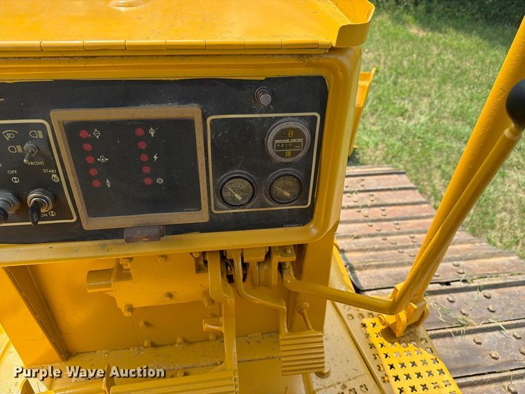 image for item EA0432 1991 Caterpillar D4H dozer