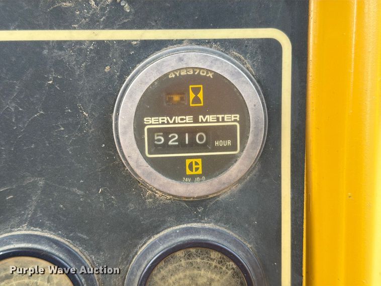 image for item EA0432 1991 Caterpillar D4H dozer