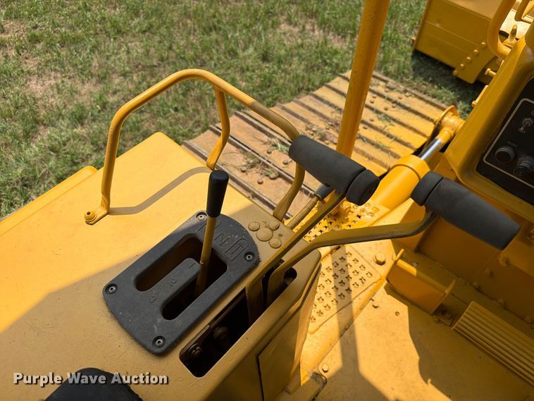 image for item EA0432 1991 Caterpillar D4H dozer