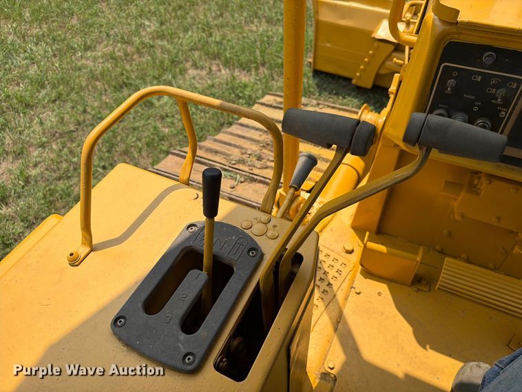 image for item EA0432 1991 Caterpillar D4H dozer