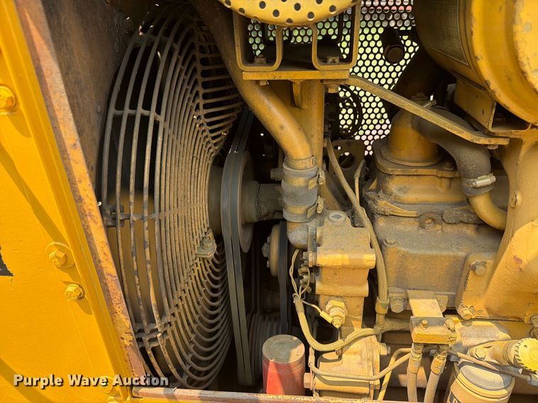 image for item EA0432 1991 Caterpillar D4H dozer