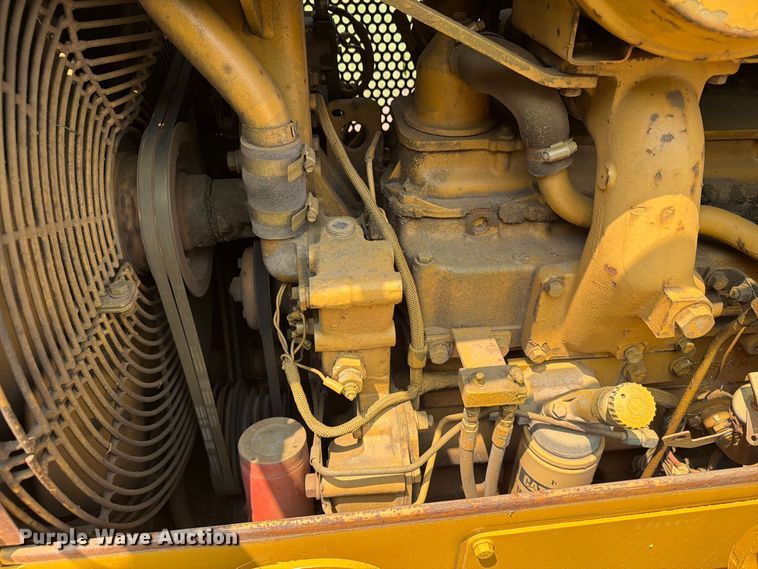image for item EA0432 1991 Caterpillar D4H dozer