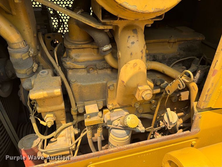 image for item EA0432 1991 Caterpillar D4H dozer