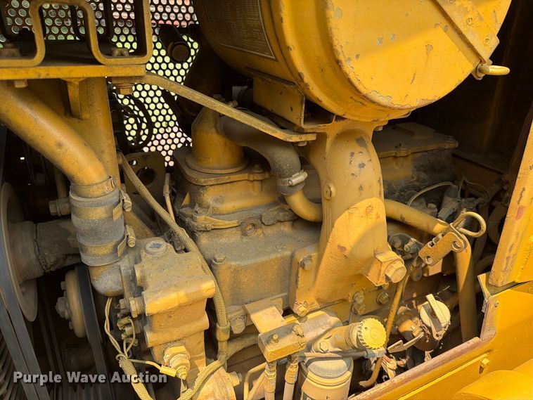 image for item EA0432 1991 Caterpillar D4H dozer