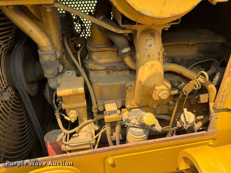 image for item EA0432 1991 Caterpillar D4H dozer
