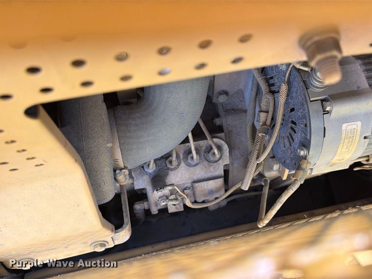 image for item EA0432 1991 Caterpillar D4H dozer