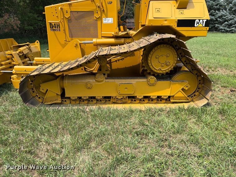 image for item EA0432 1991 Caterpillar D4H dozer