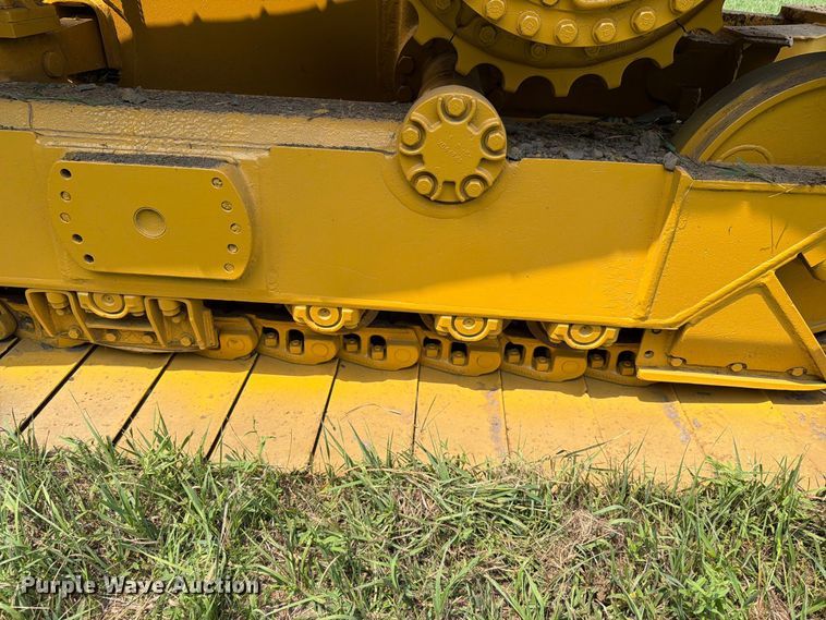 image for item EA0432 1991 Caterpillar D4H dozer