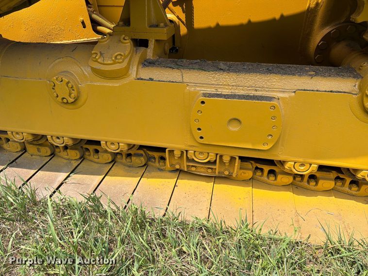 image for item EA0432 1991 Caterpillar D4H dozer
