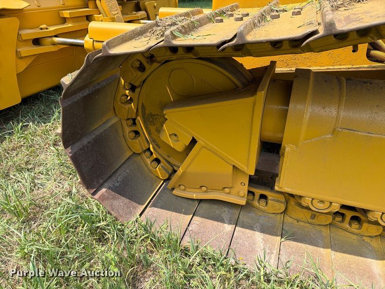 image for item EA0432 1991 Caterpillar D4H dozer