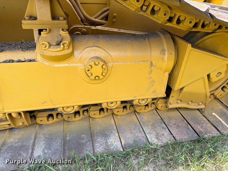 image for item EA0432 1991 Caterpillar D4H dozer