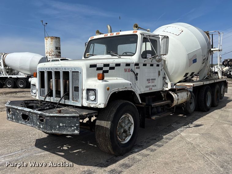 1985 International F2574 ready mix truck