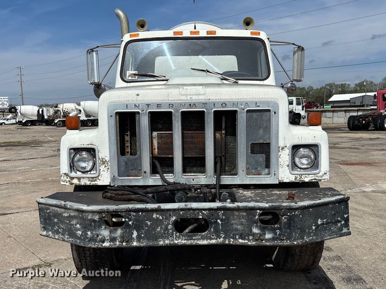 image for item EA4772 1985 International F2574 ready mix truck